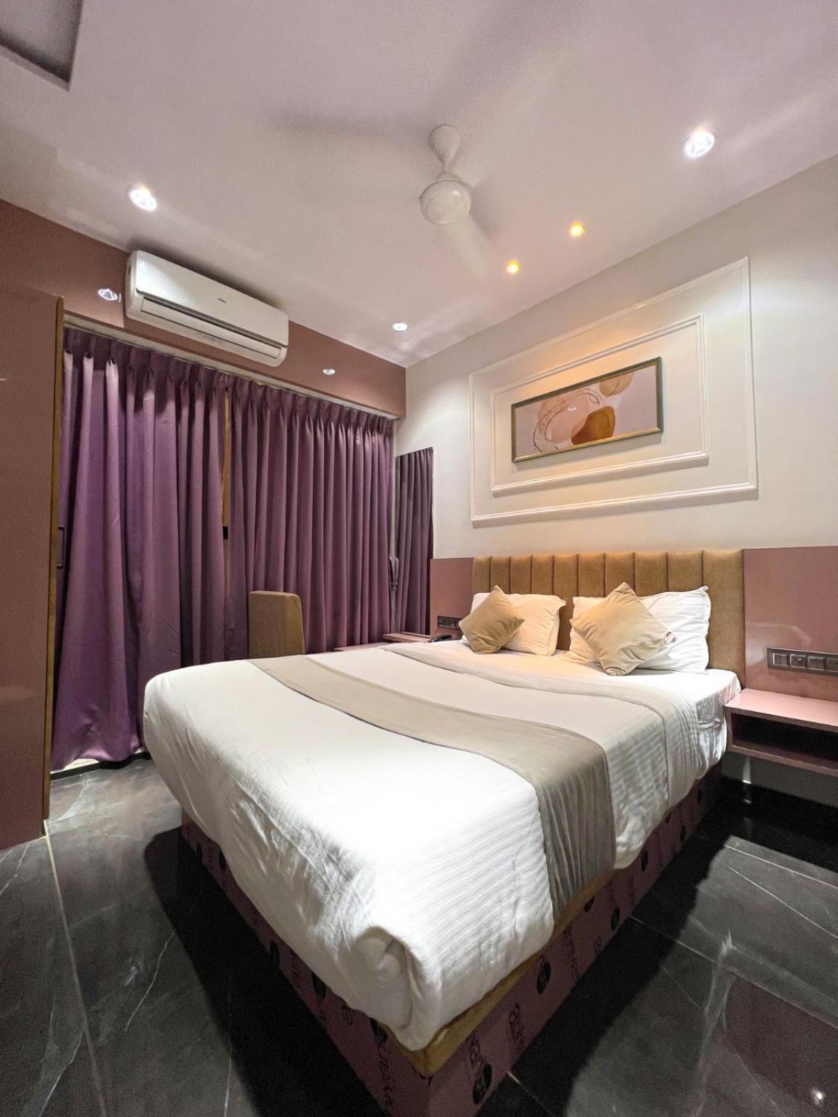 Hotel Czar Inn Surat Exterior photo